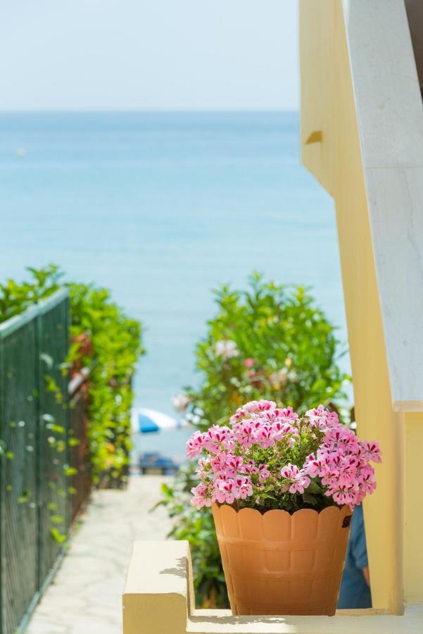 Waves Apartments Melody Glyfada Luaran gambar